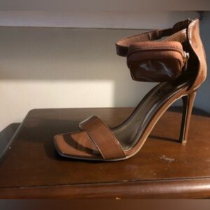 Brown pattern, leather heel with pouch